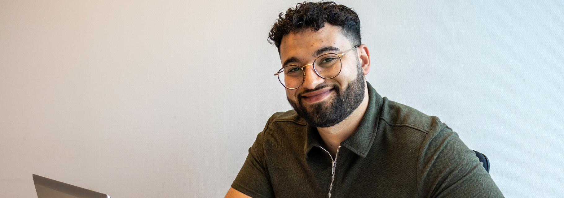 Karim's succesverhaal: van mbo trainee tot projectmanager bij Facilicom Group